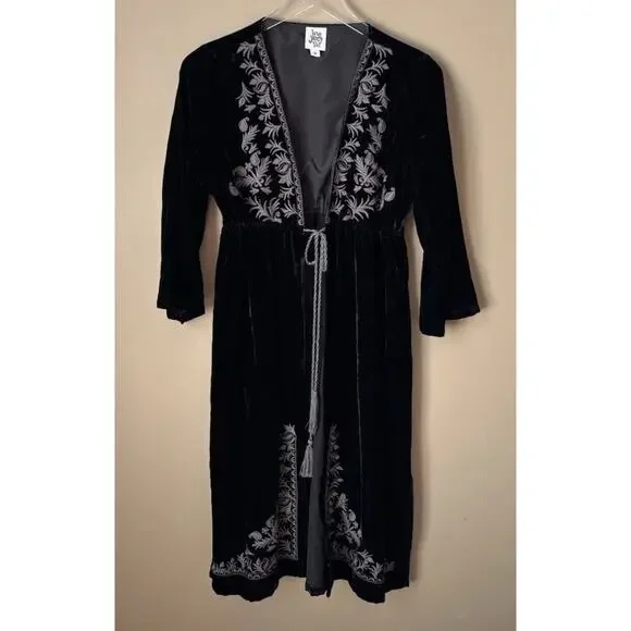 Black Velvet Duster Kimono S Embroidered Floral Boho Whimsigoth Festival Witchy - Picture 2 of 7